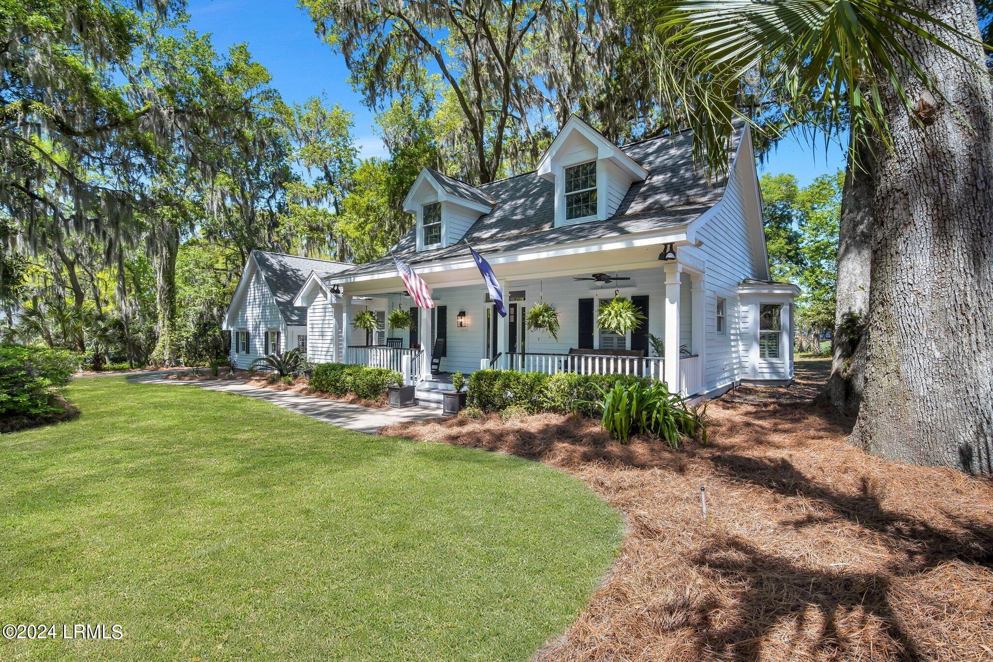 402 Island Circle E, St. Helena Island