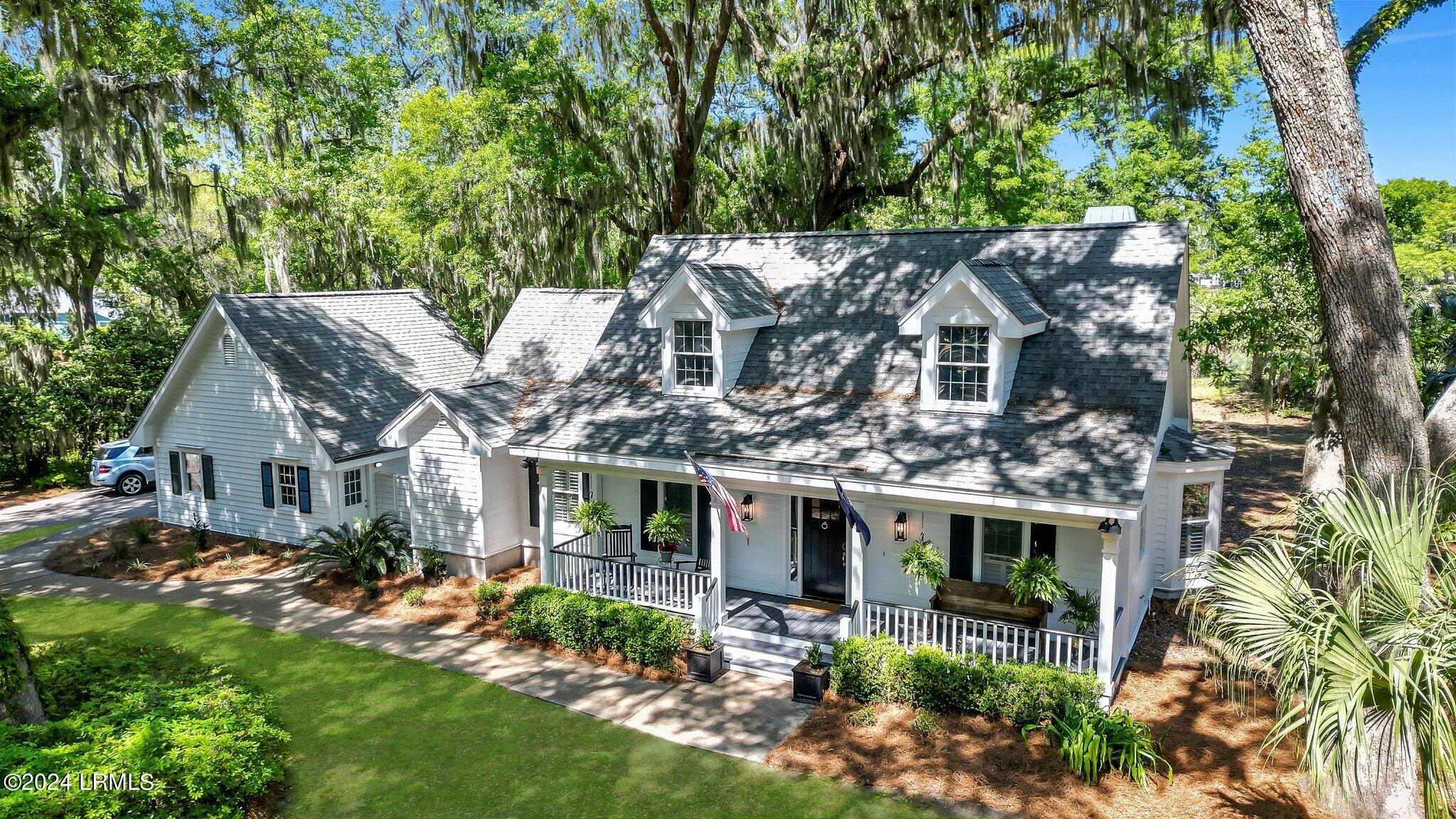 402 Island Circle E, St. Helena Island