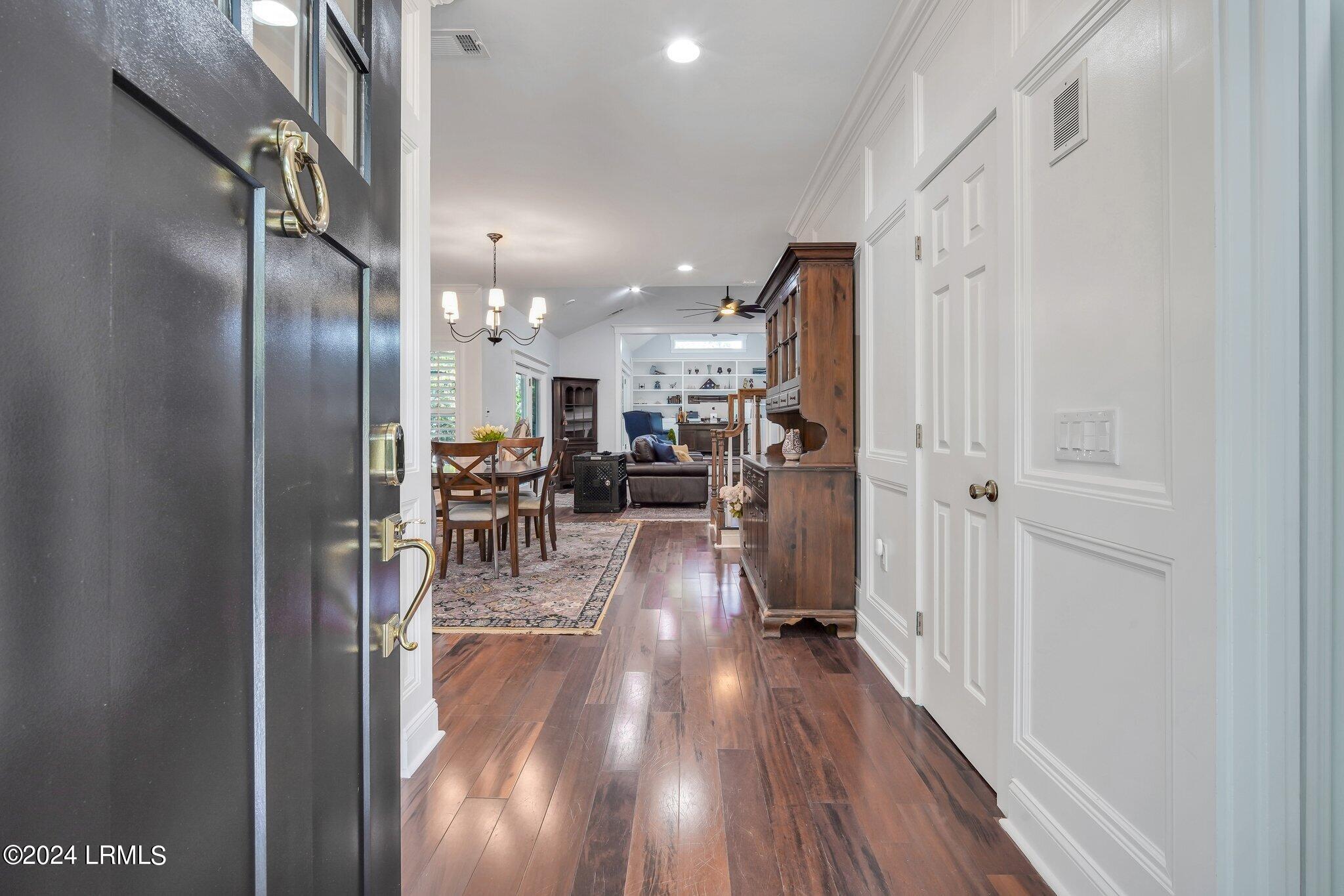 402 Island Circle E, St. Helena Island