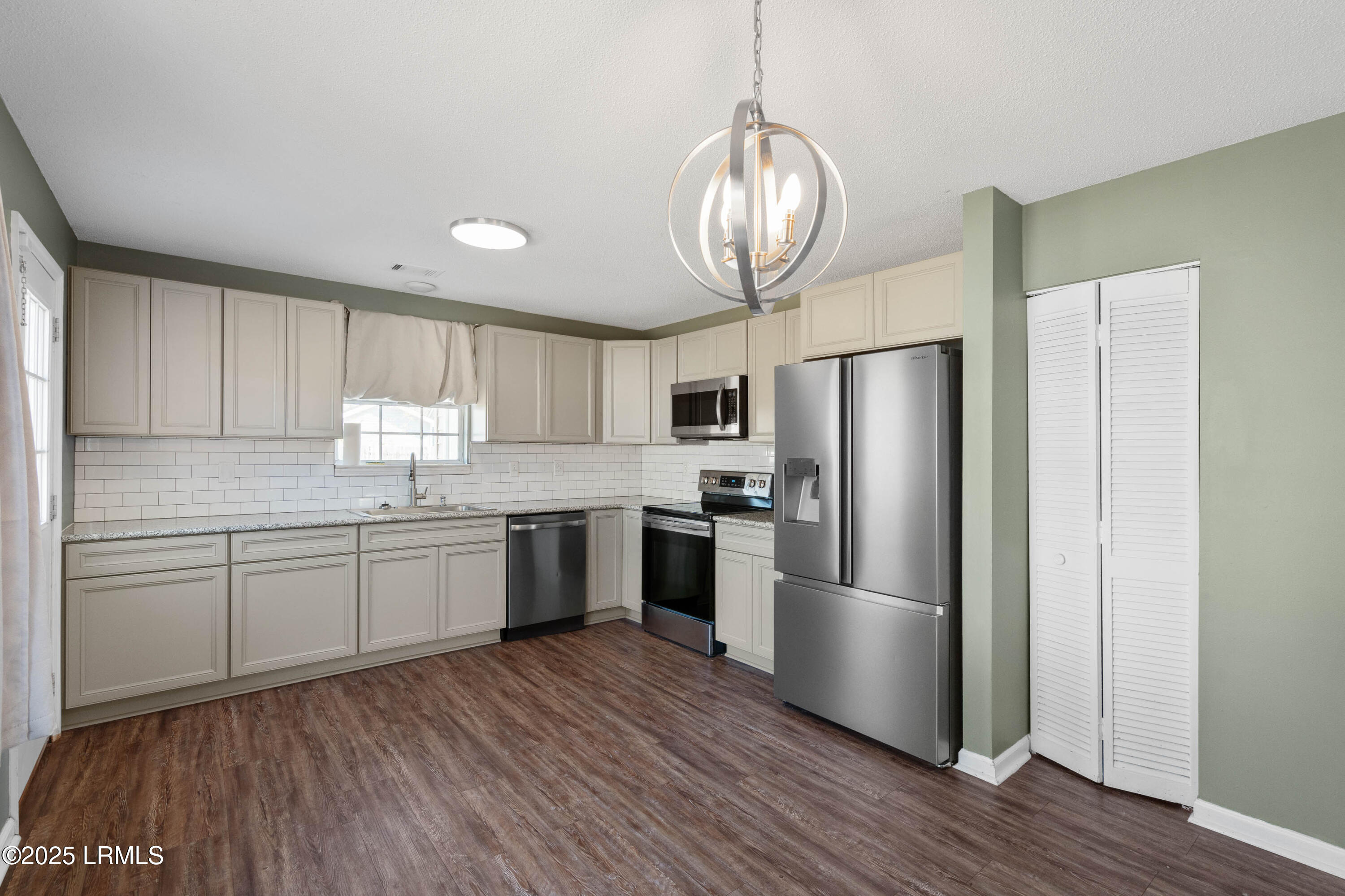 4 Irongate Drive