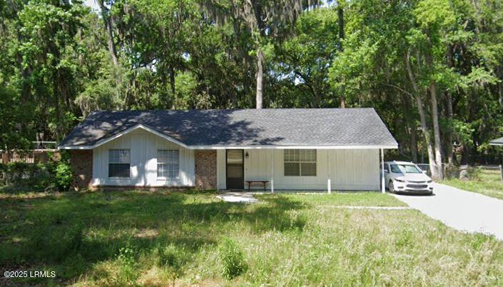 806 Center Drive W