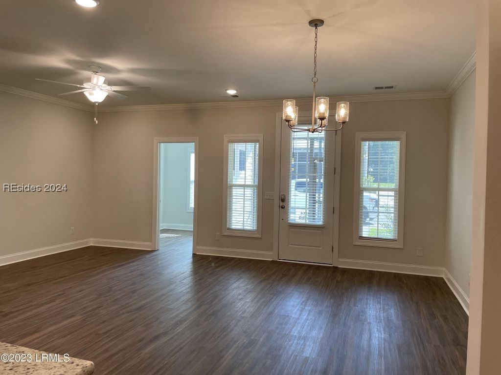 314 Bleeker Street S 23