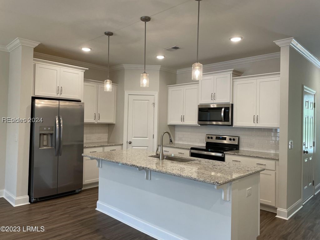 314 Bleeker Street S 23