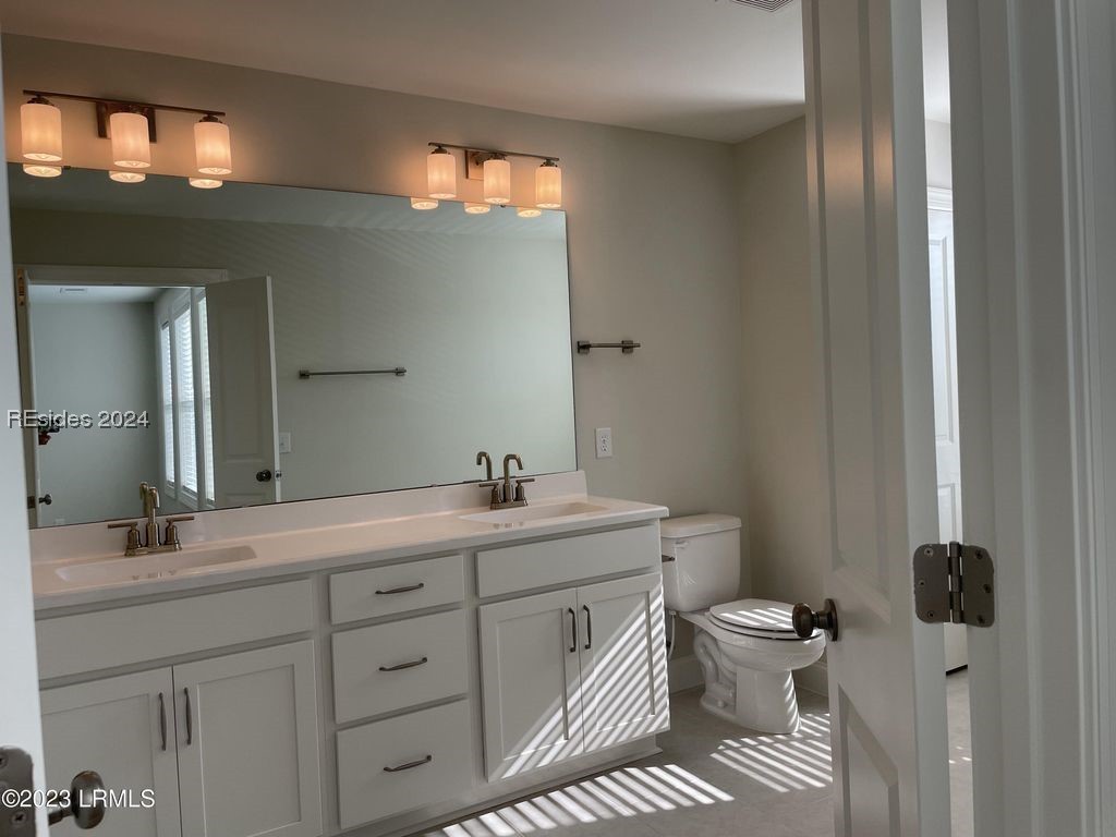 314 Bleeker Street S 23