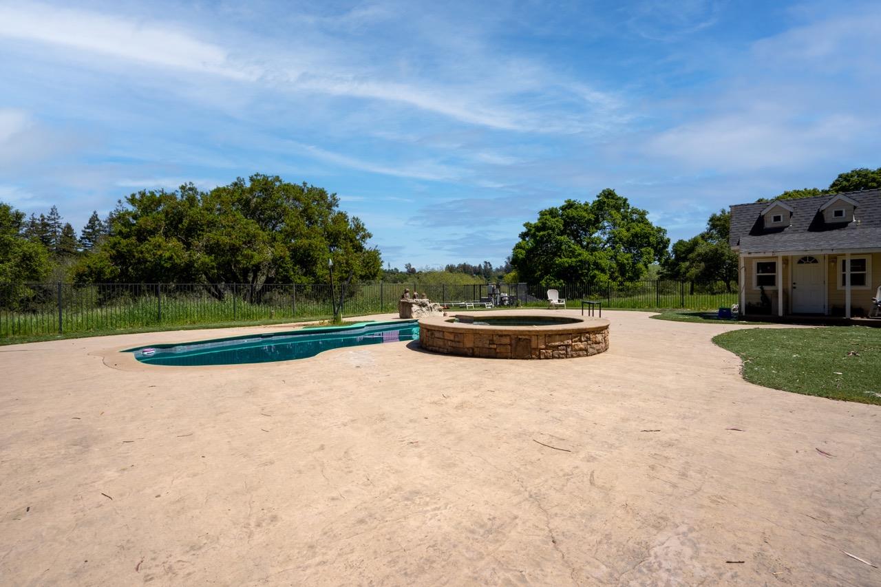 255 Windsong WAY