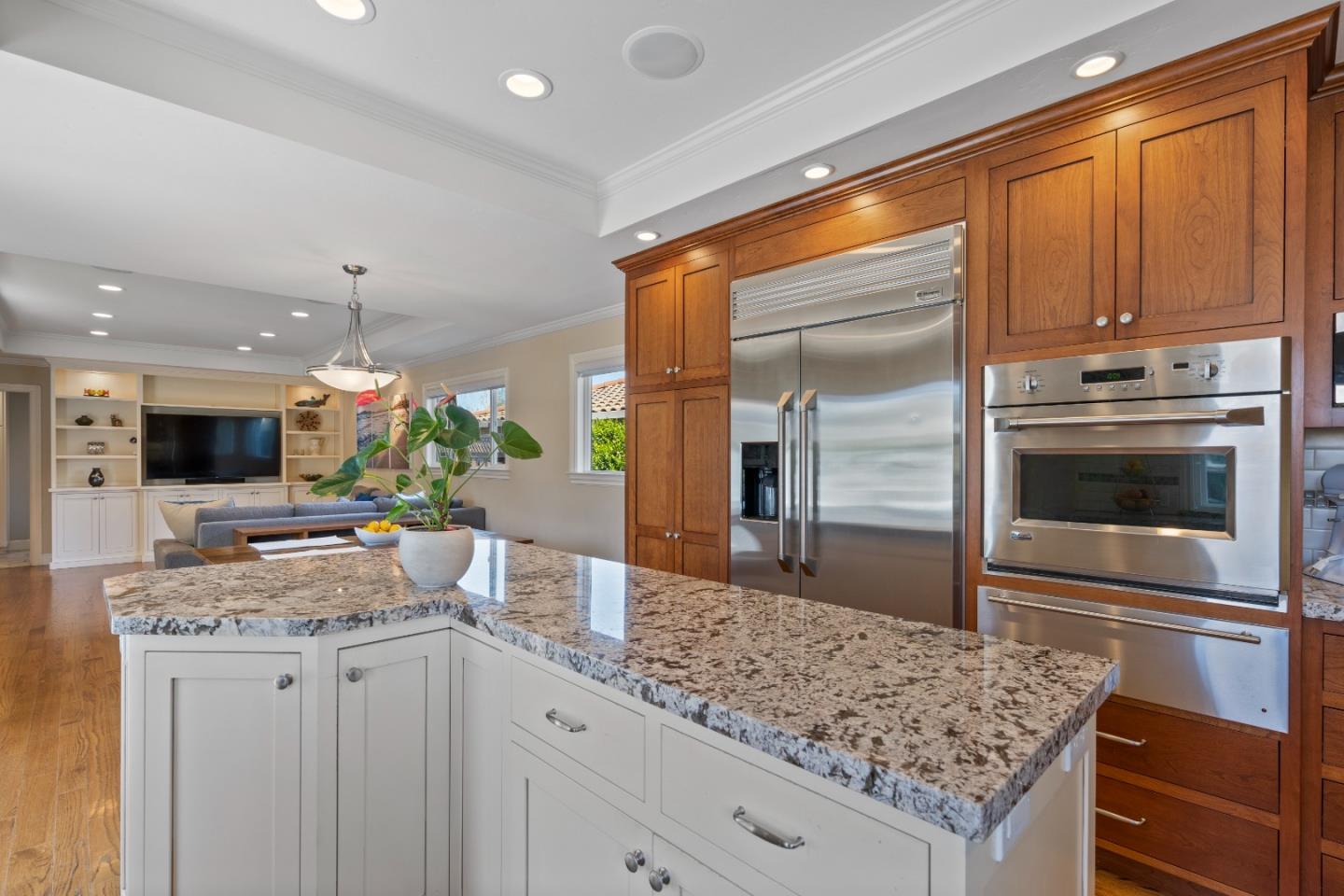 6564 Gillis DR
