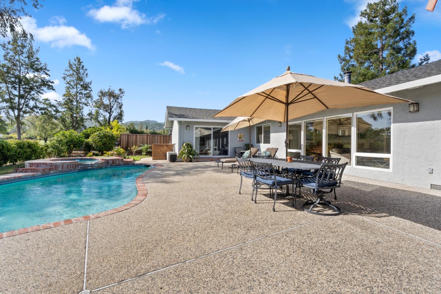 6564 Gillis DR