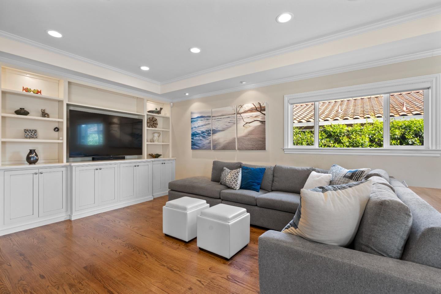 6564 Gillis DR