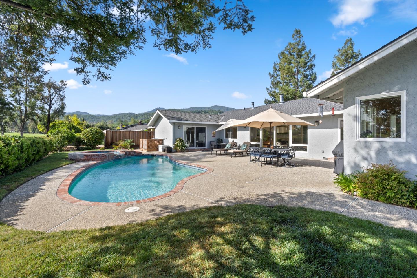 6564 Gillis DR