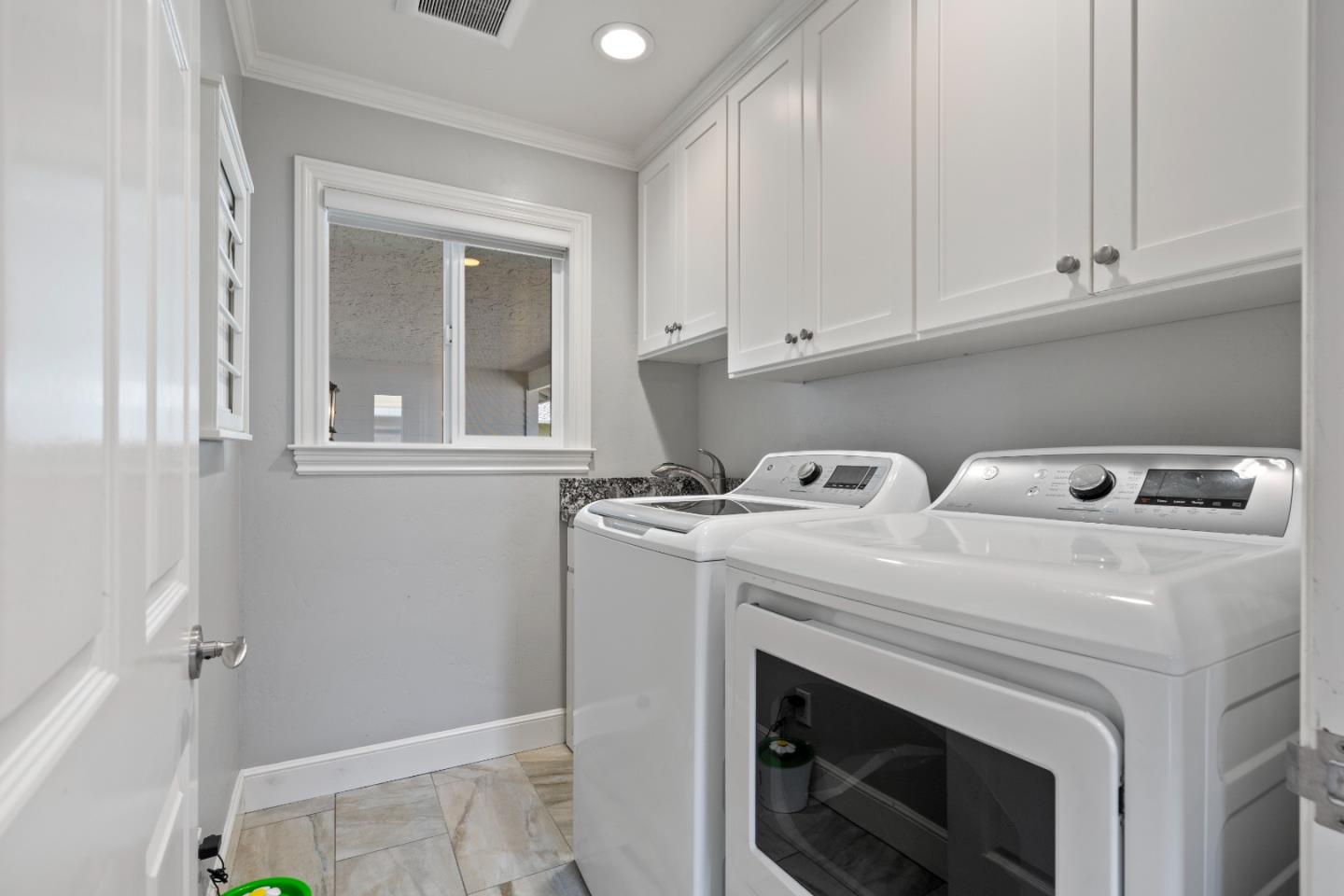 6564 Gillis DR