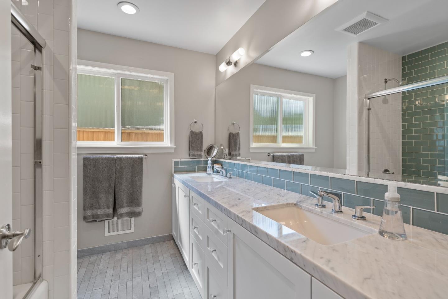 6564 Gillis DR