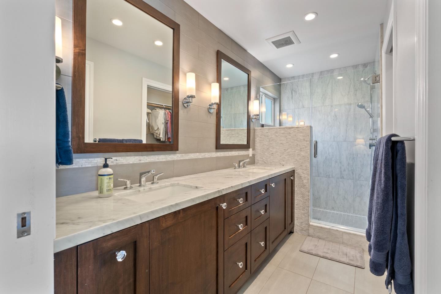 6564 Gillis DR