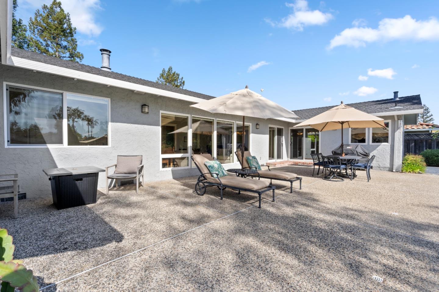 6564 Gillis DR