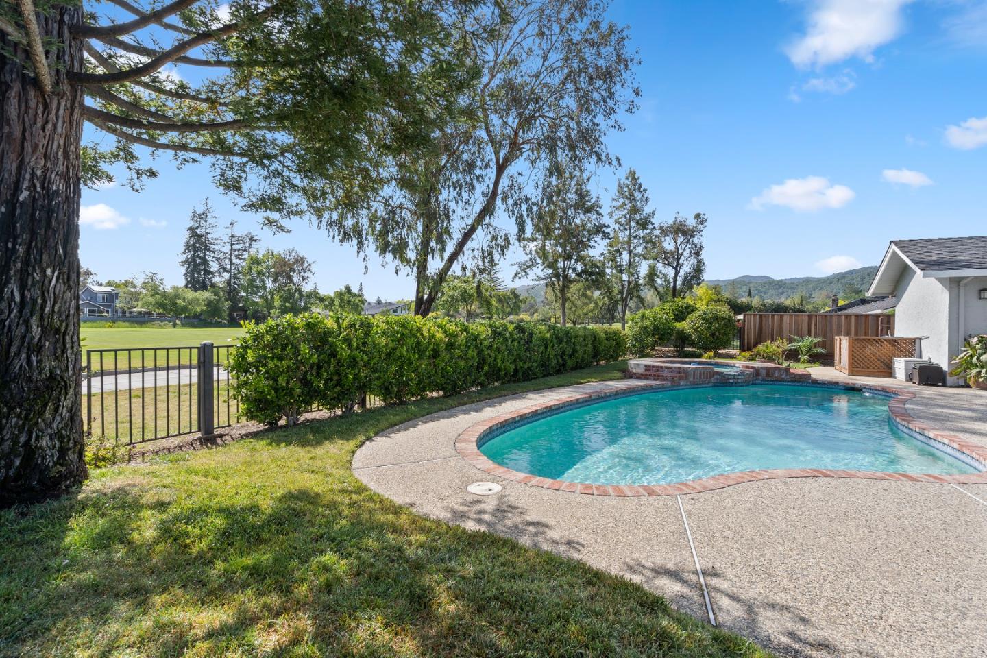 6564 Gillis DR