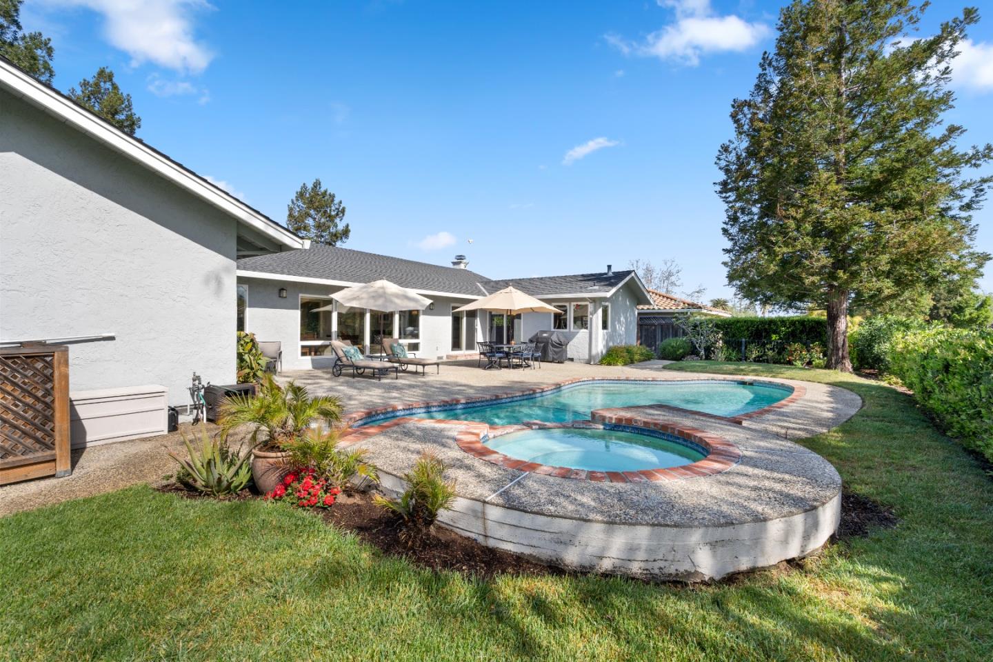 6564 Gillis DR