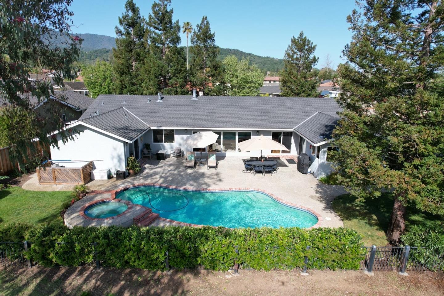 6564 Gillis DR
