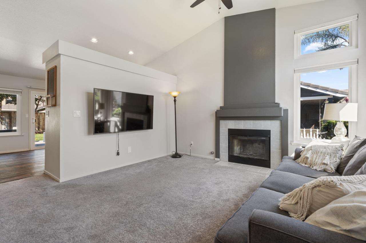 960 Versailles DR