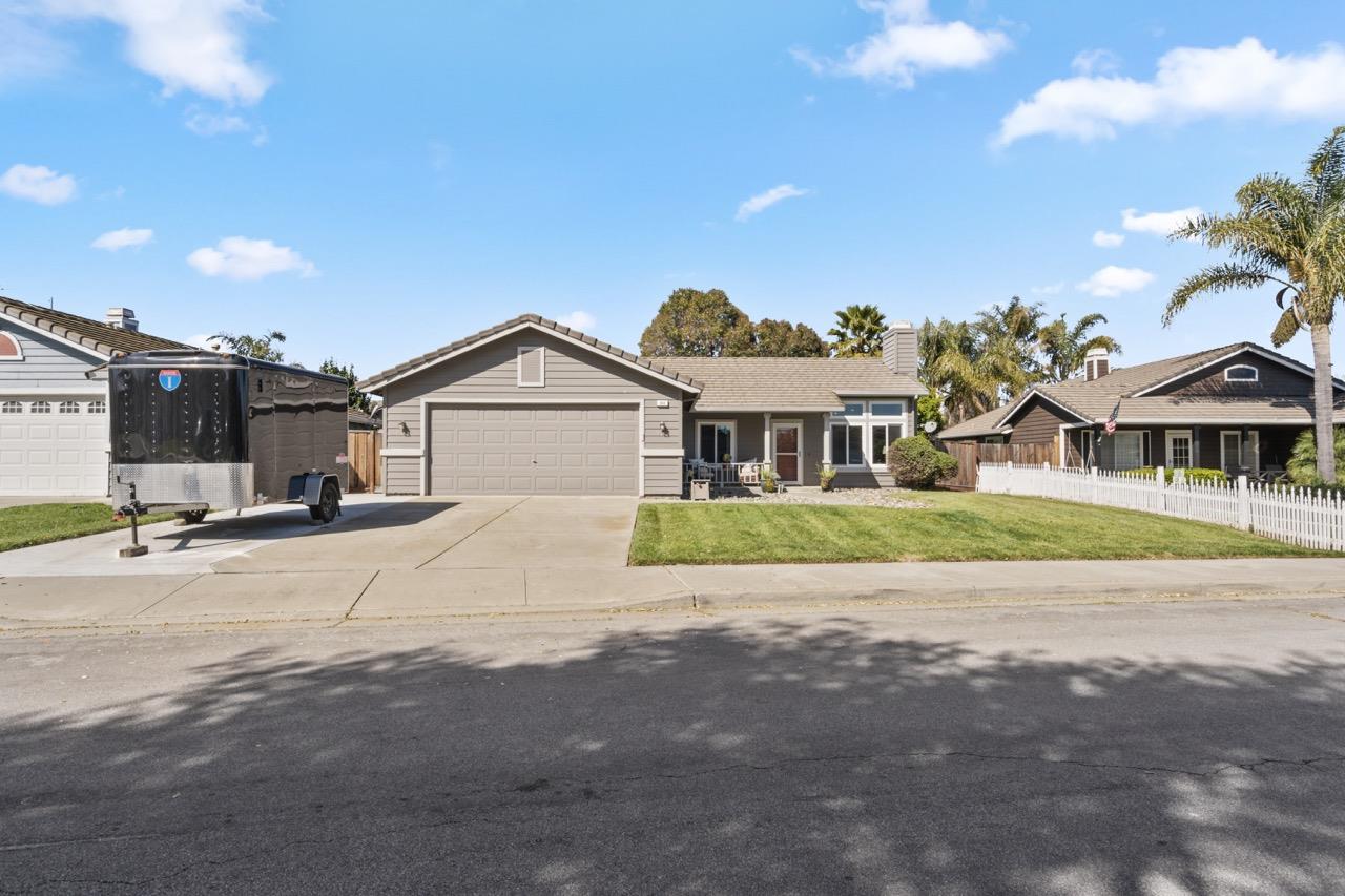 960 Versailles DR