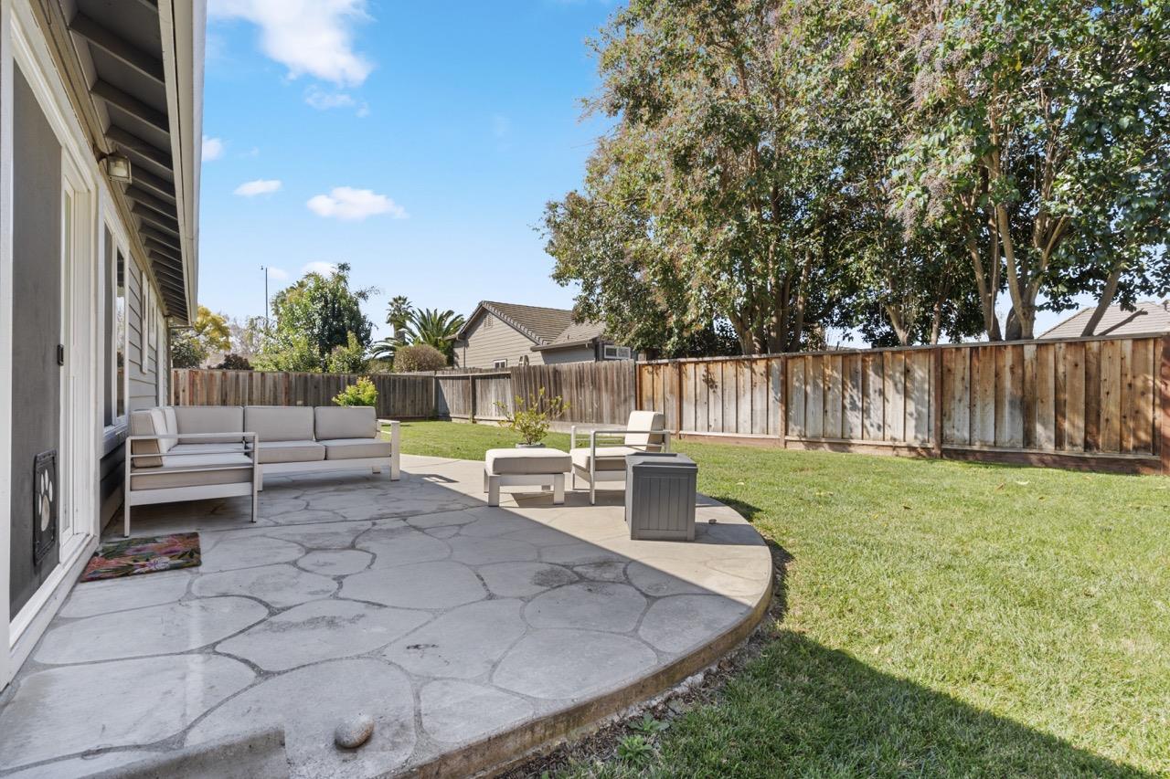 960 Versailles DR