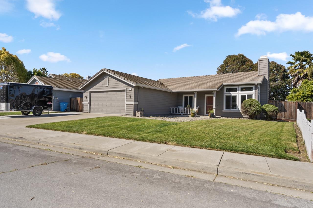 960 Versailles DR