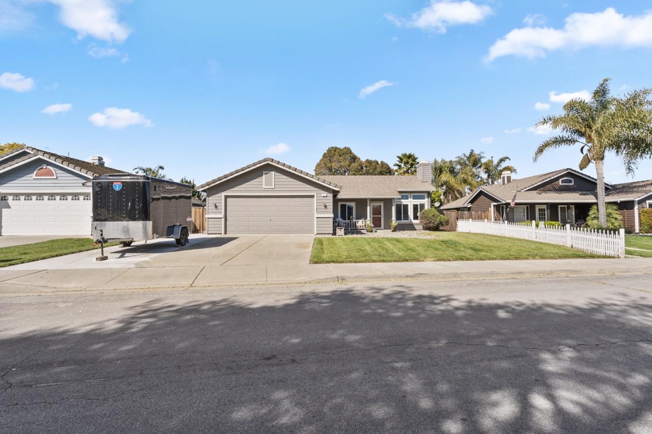 960 Versailles DR