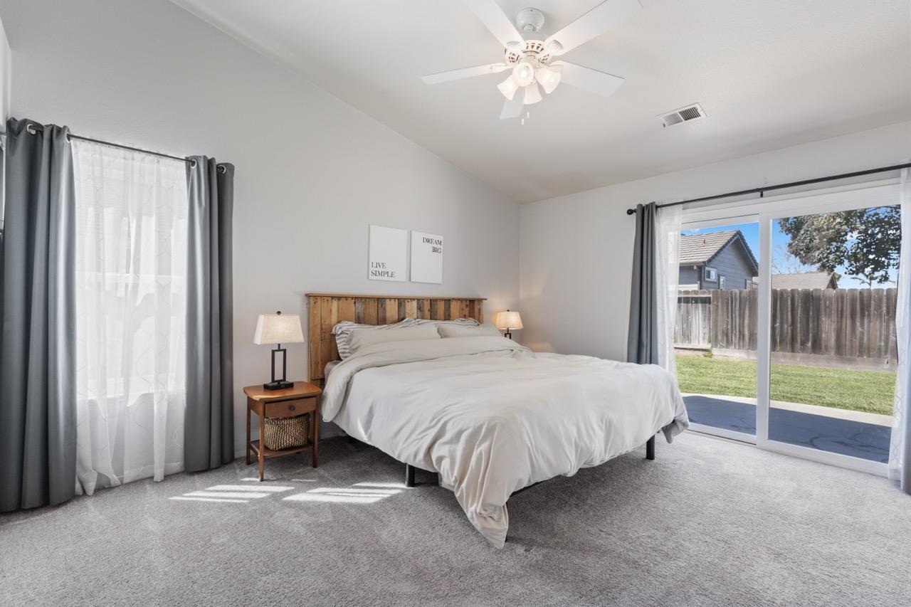 960 Versailles DR