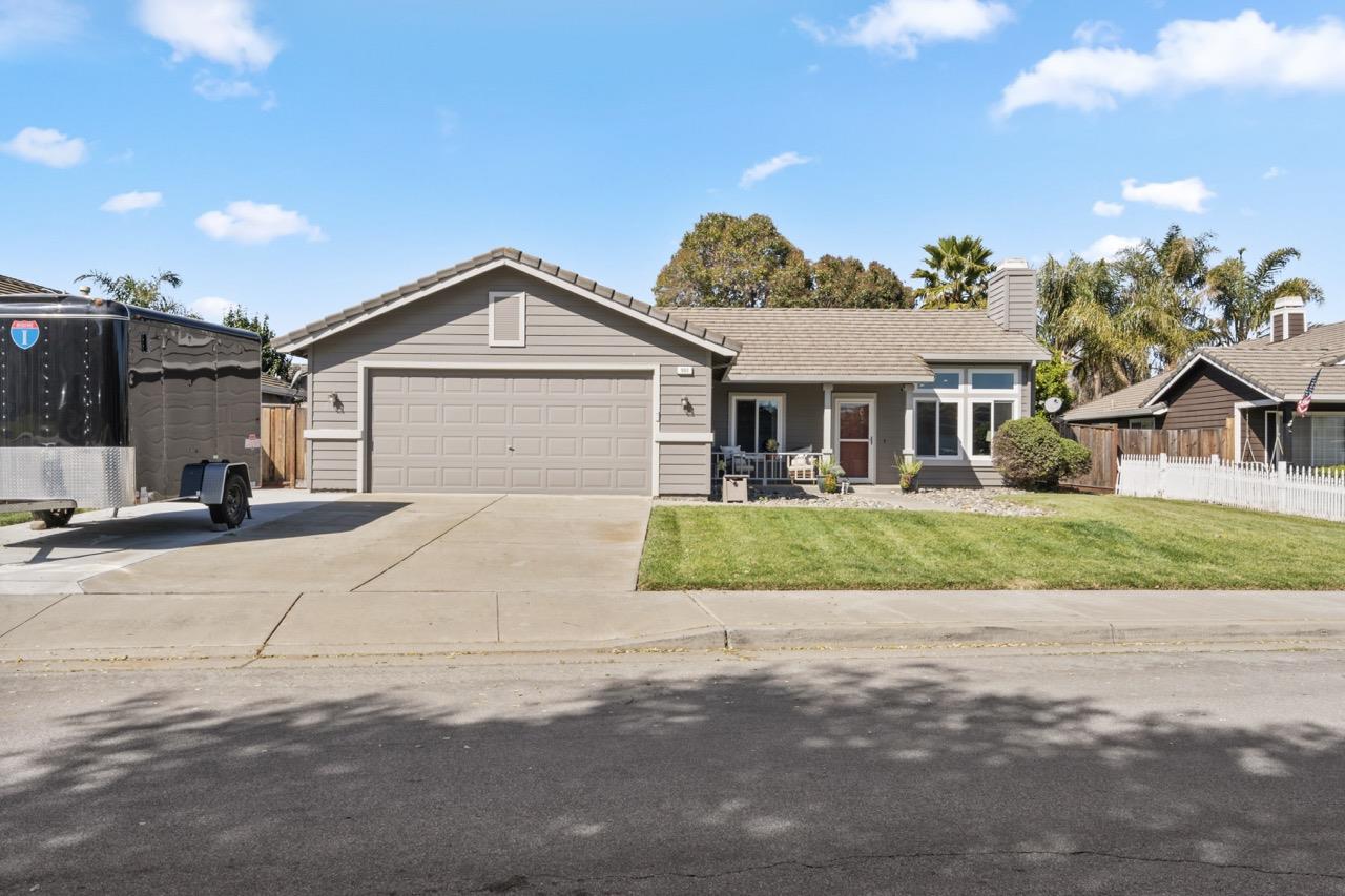 960 Versailles DR
