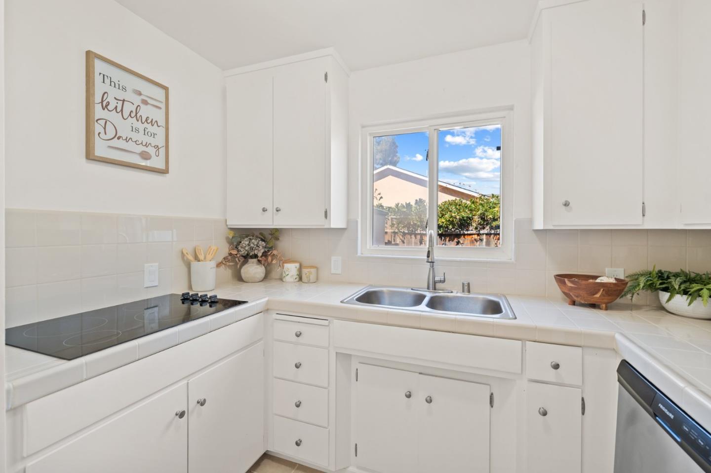 793 Onyx CT