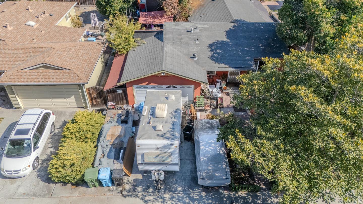 2121 Francis AVE