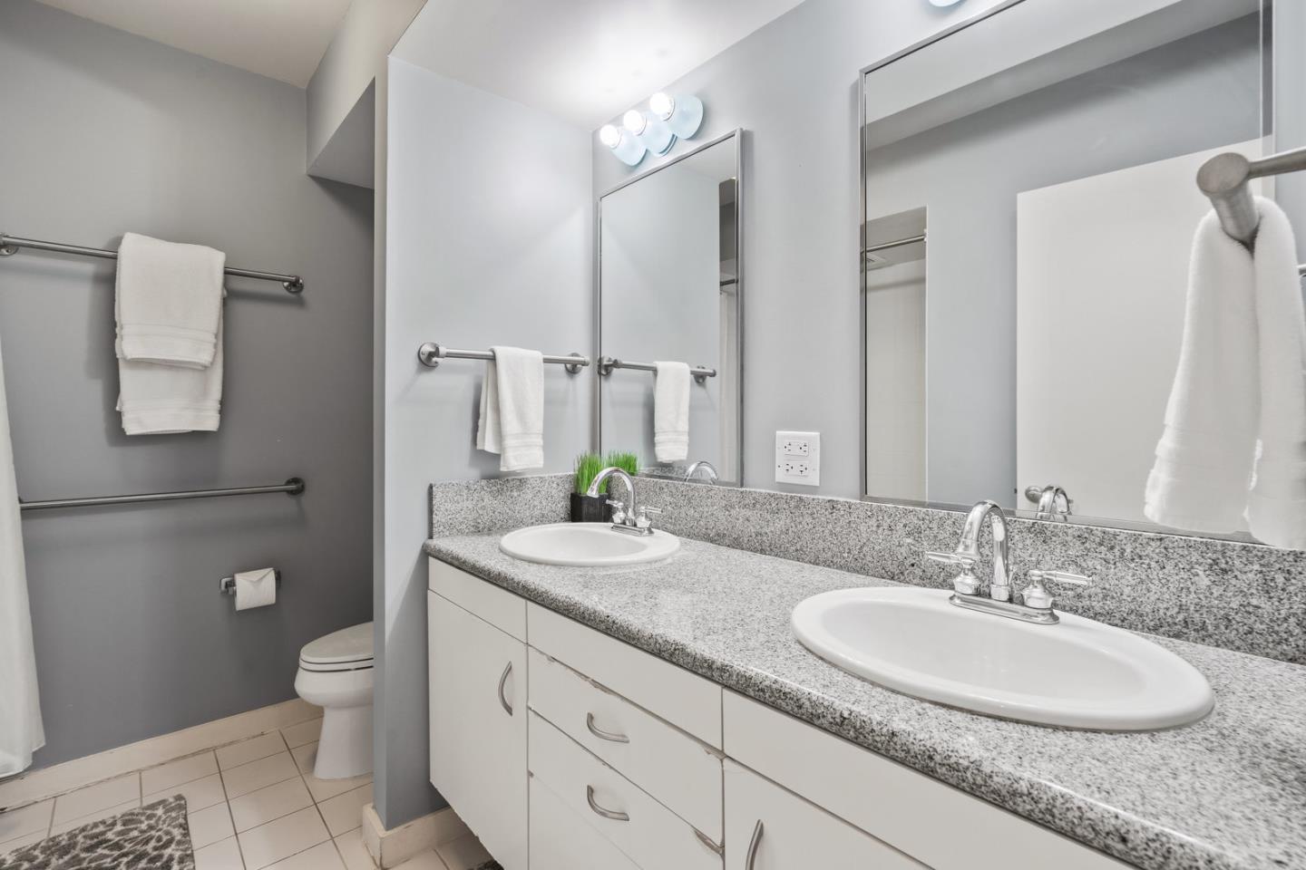333 Santana ROW 241