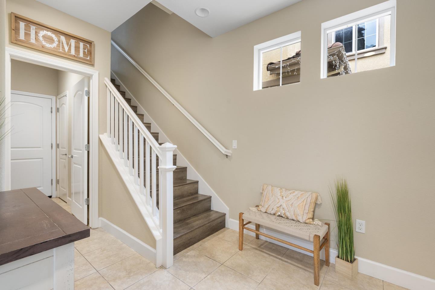 574 Selby LN