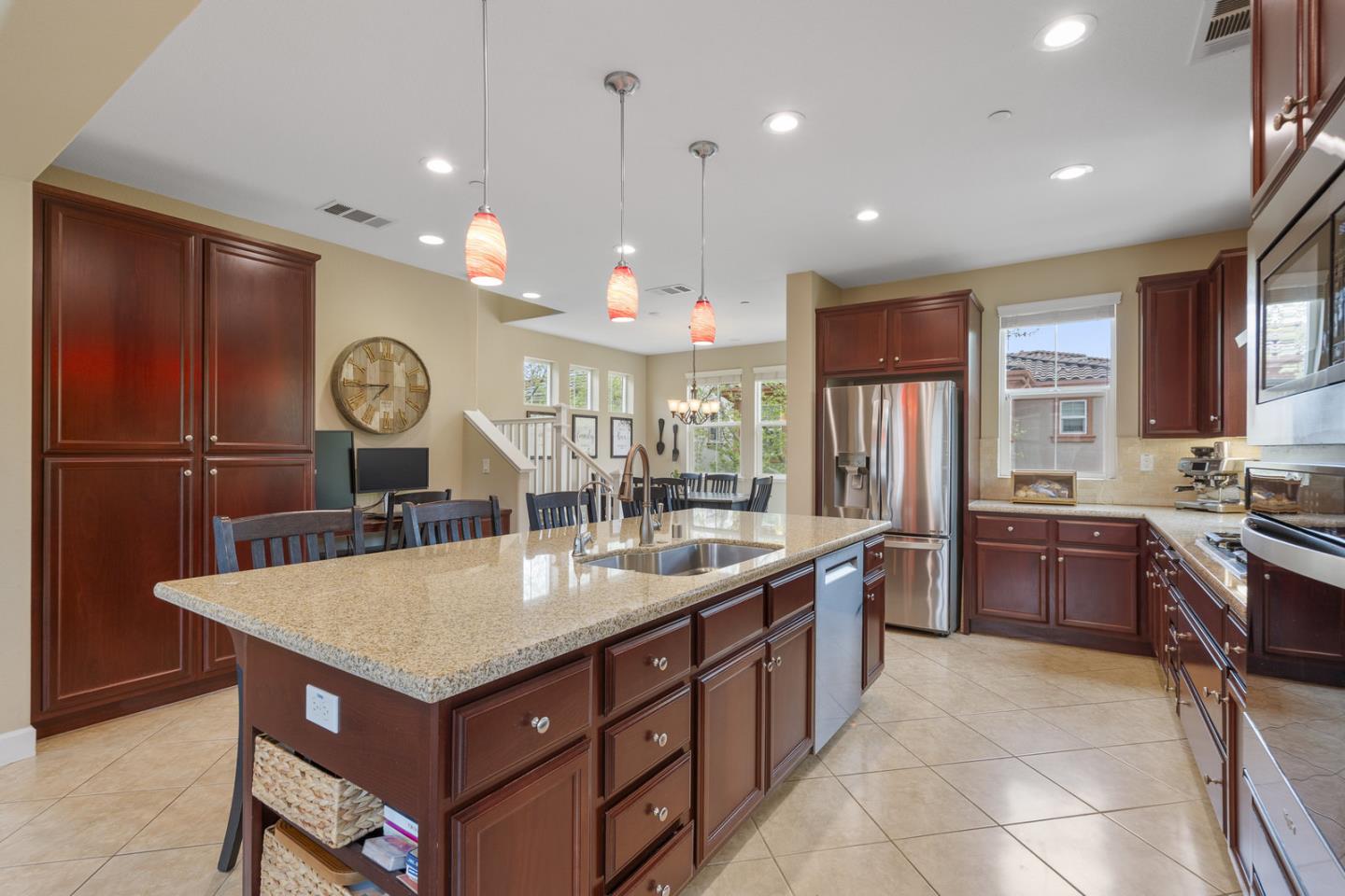 574 Selby LN