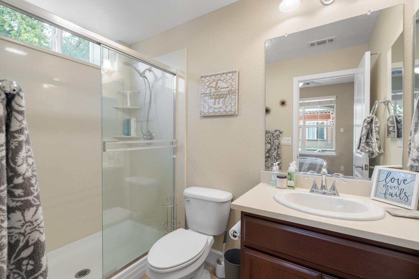 574 Selby LN