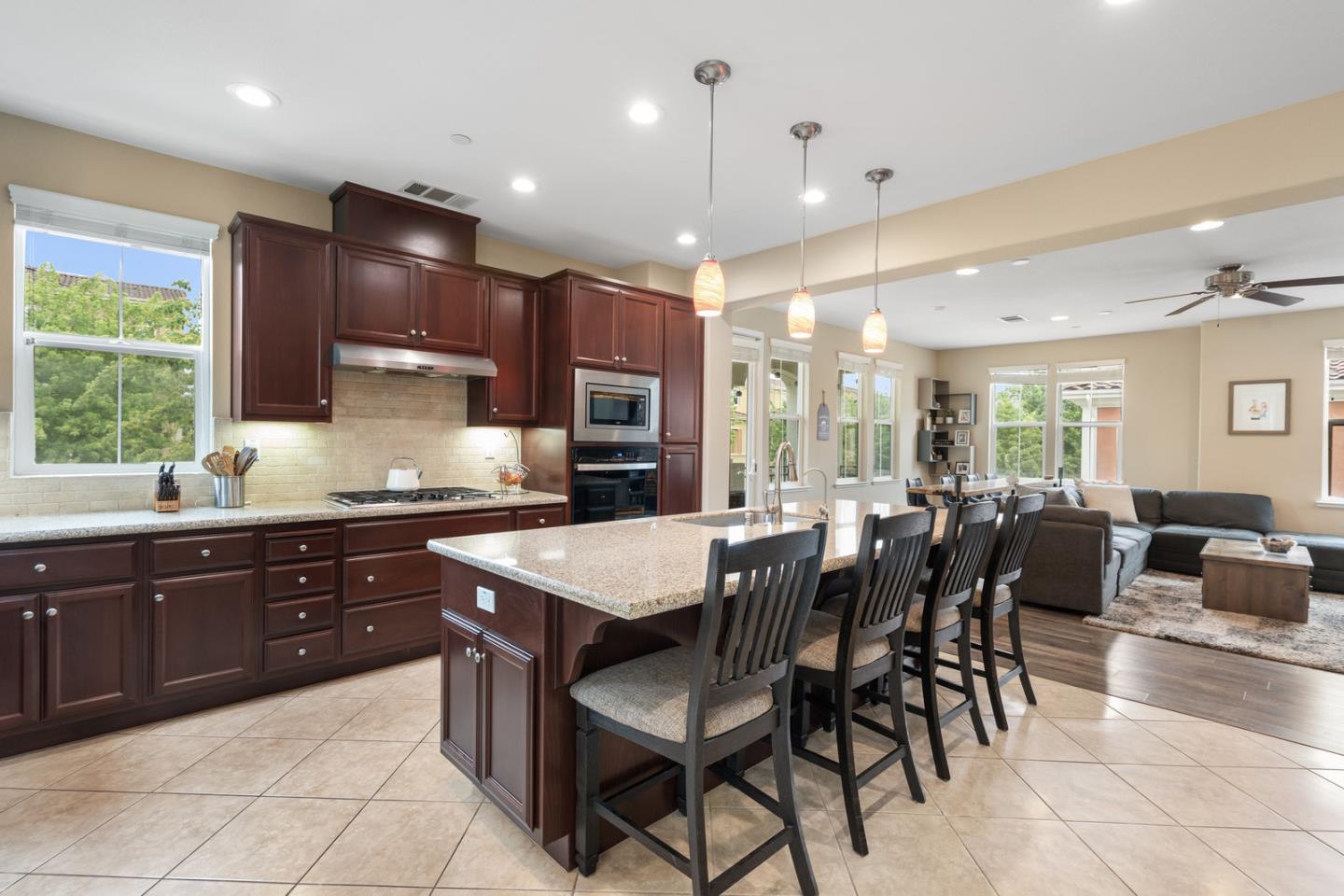 574 Selby LN