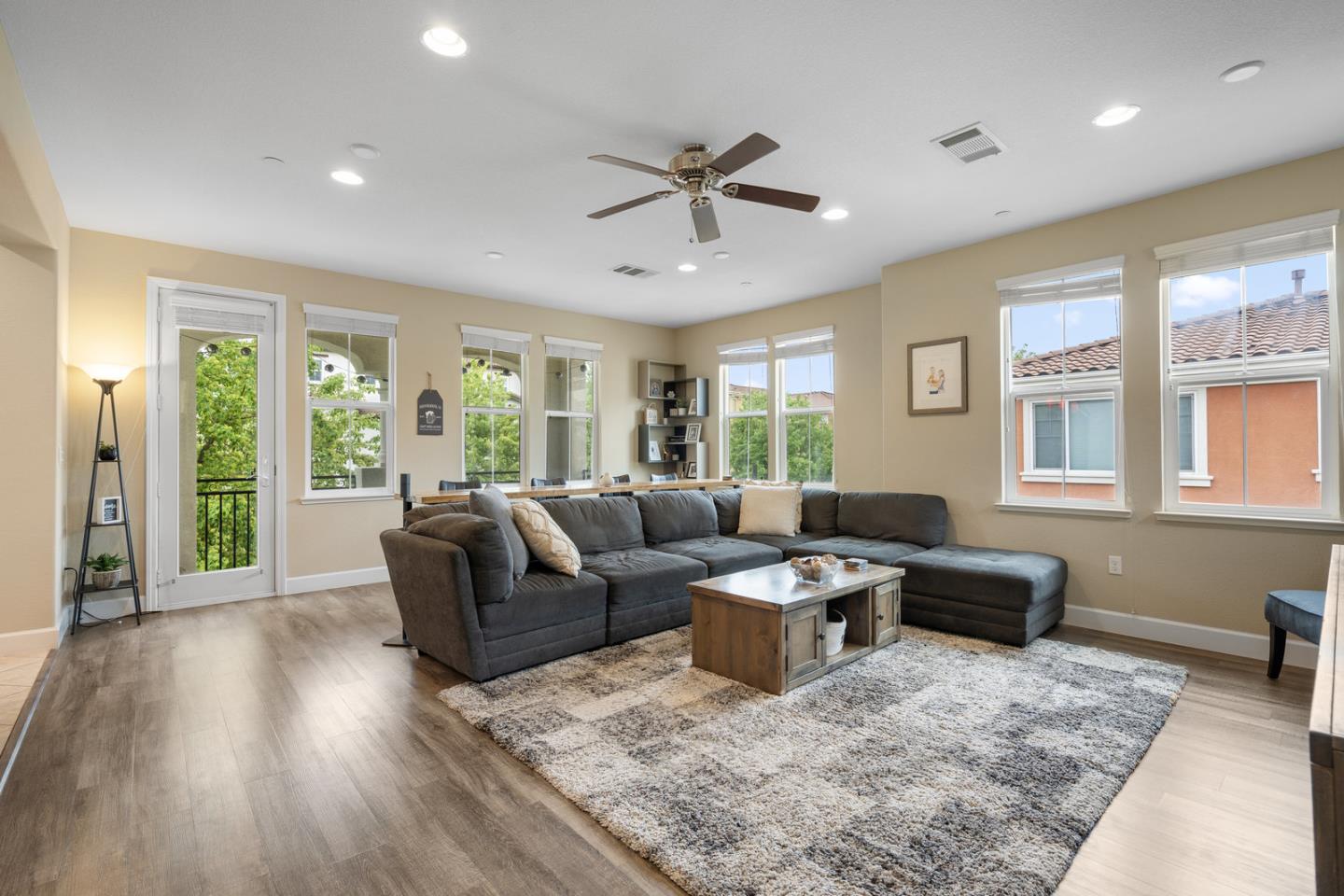 574 Selby LN