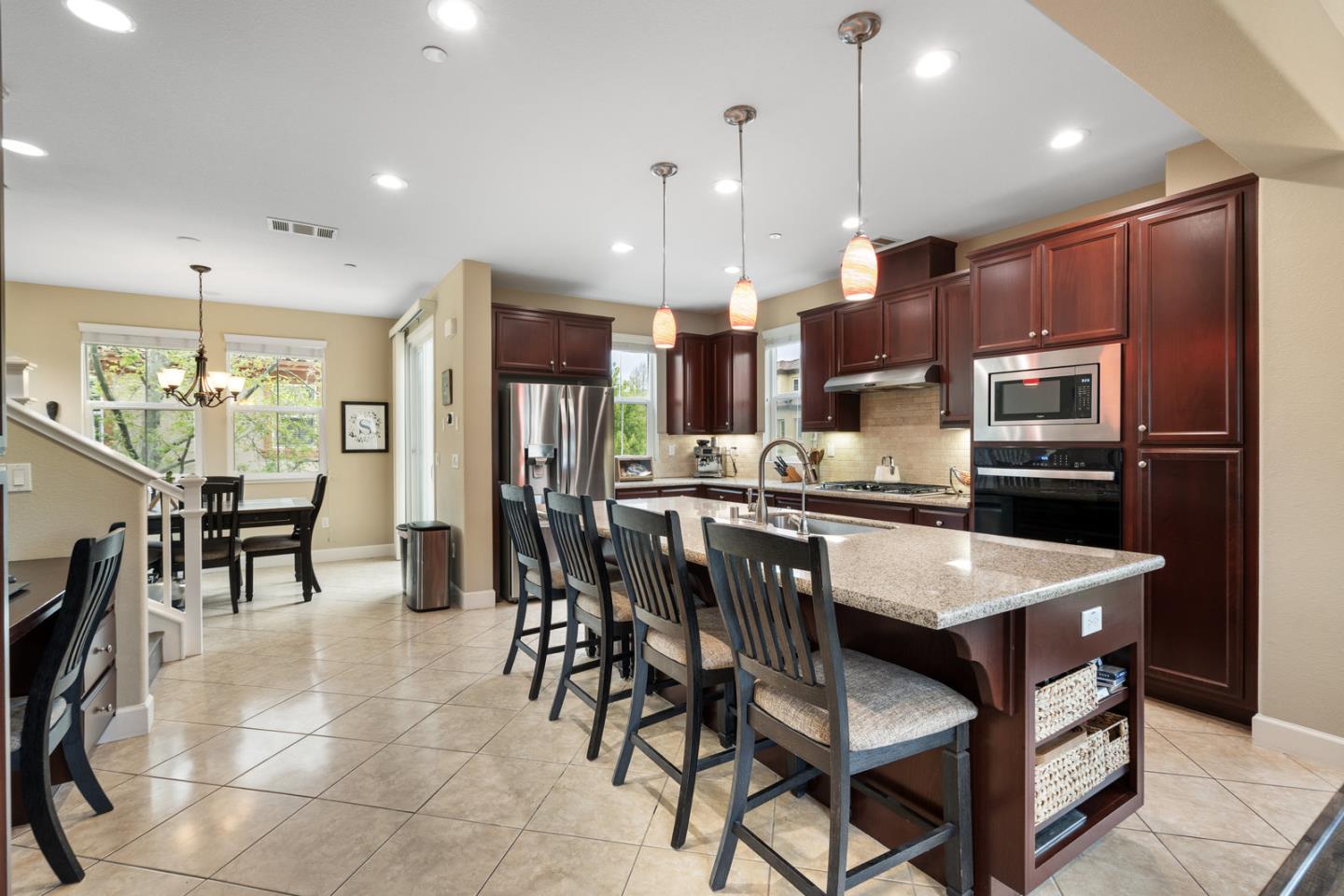 574 Selby LN