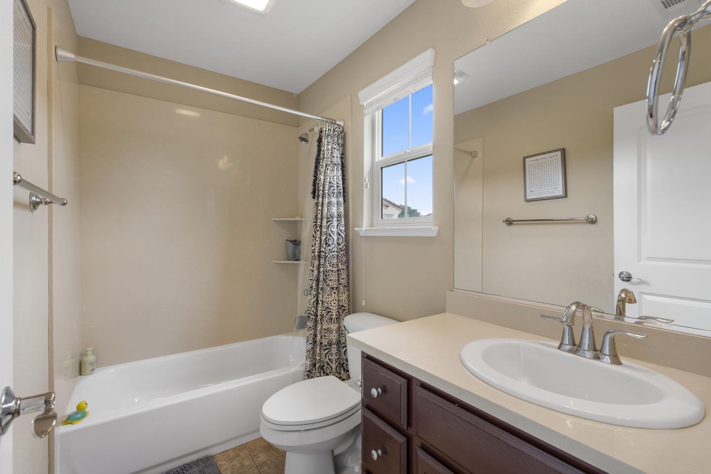 574 Selby LN