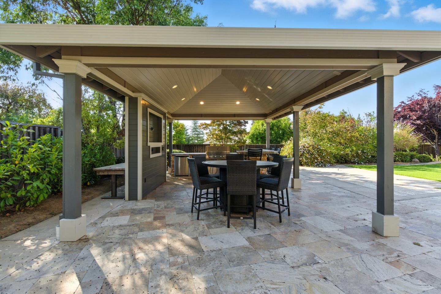 3165 Meadowlands Lane