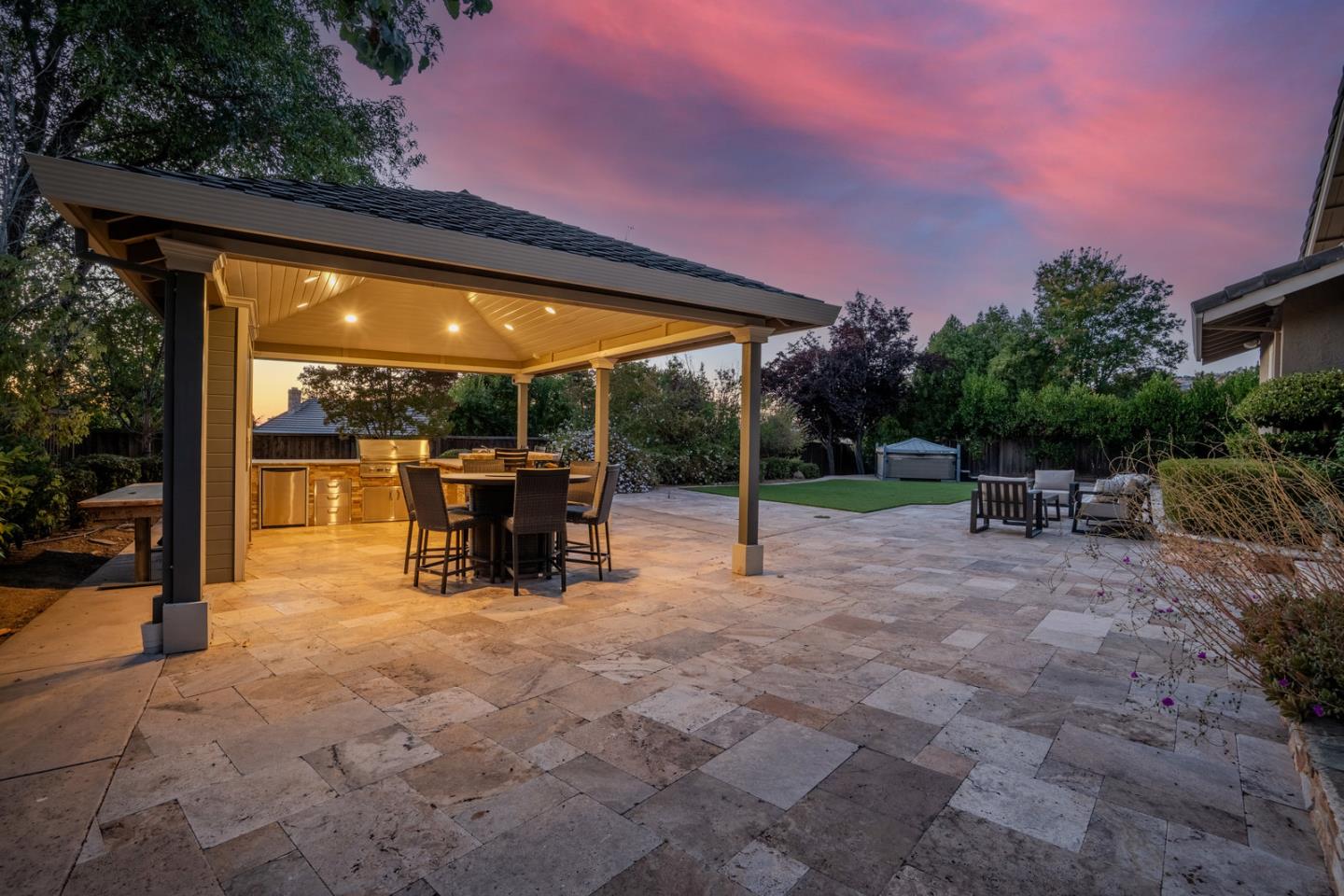 3165 Meadowlands Lane