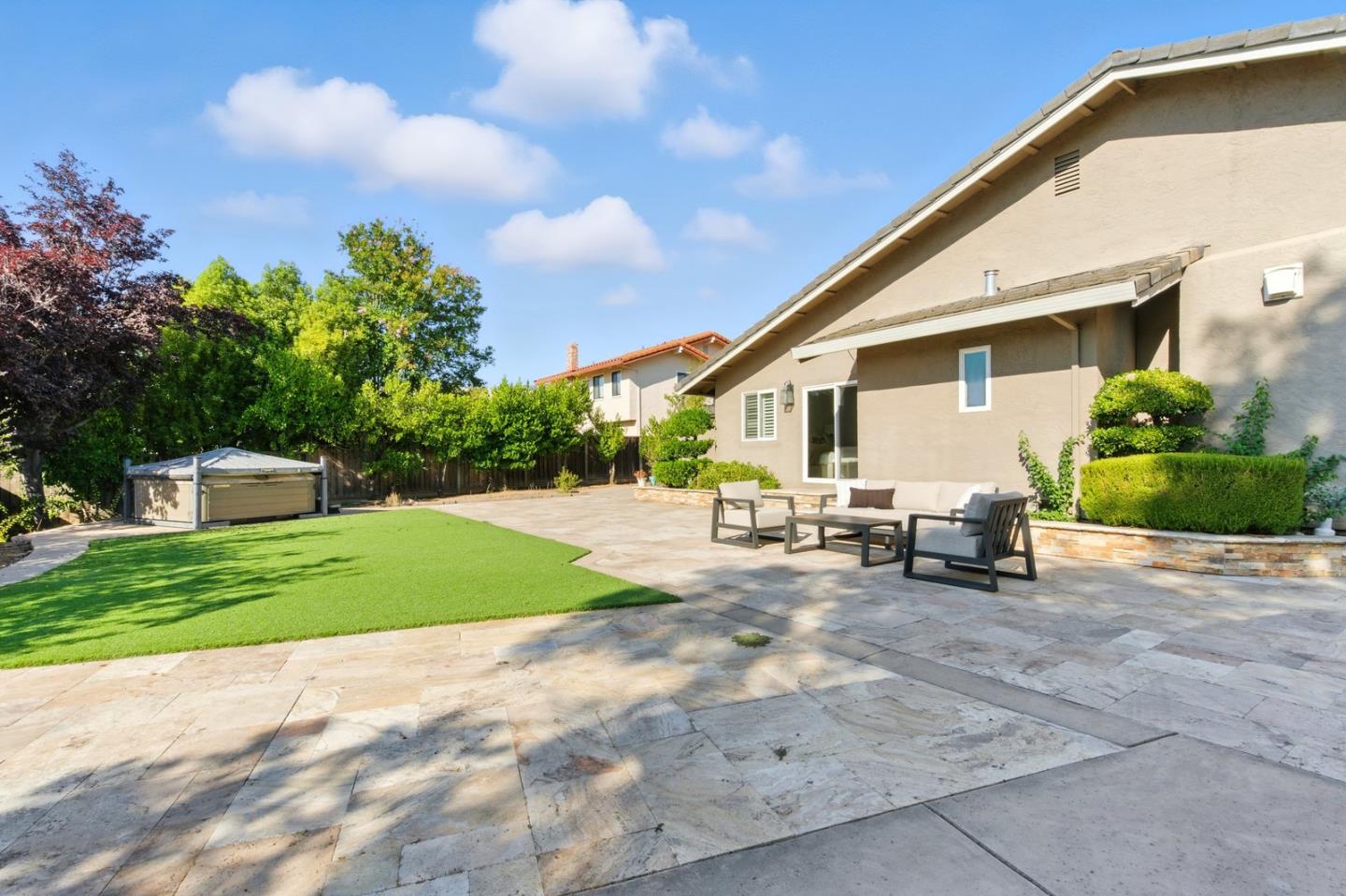 3165 Meadowlands Lane