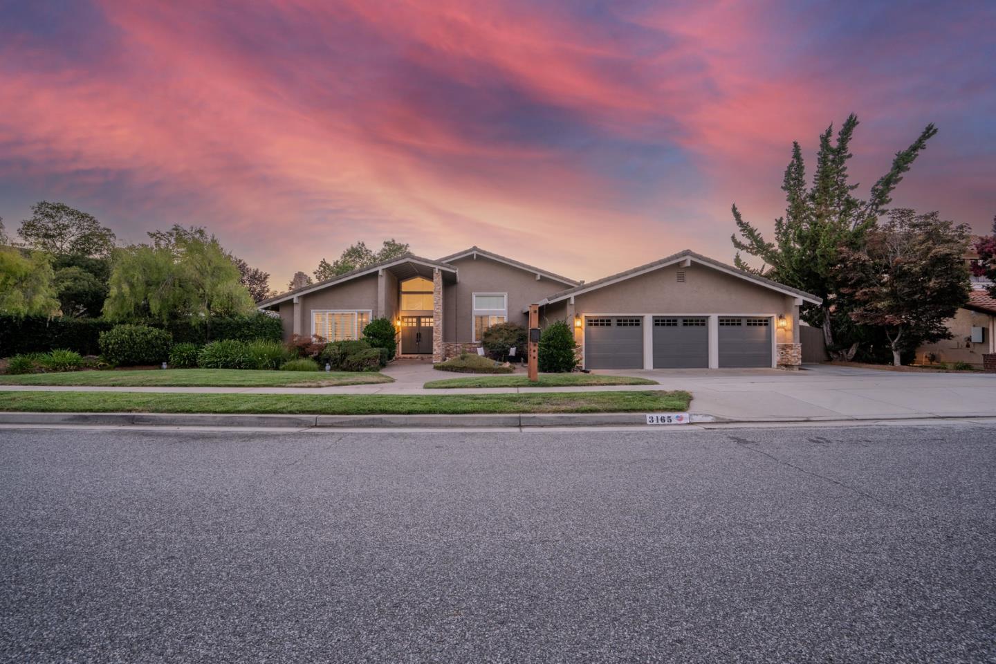 3165 Meadowlands Lane