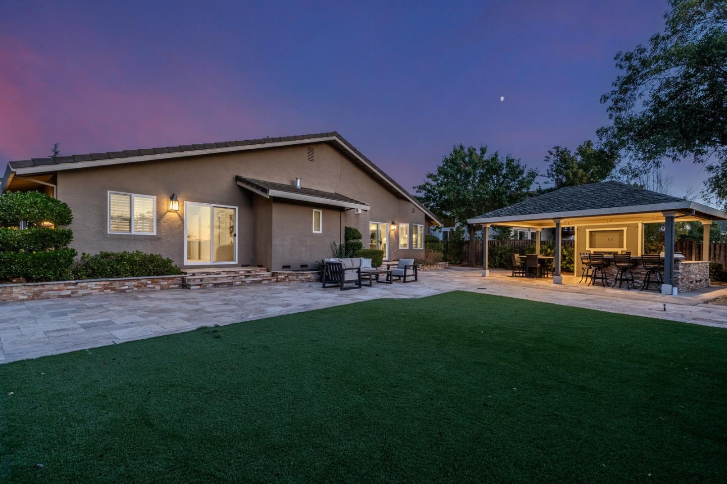 3165 Meadowlands Lane