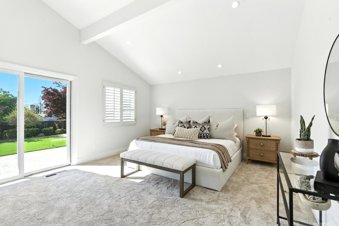 3165 Meadowlands Lane