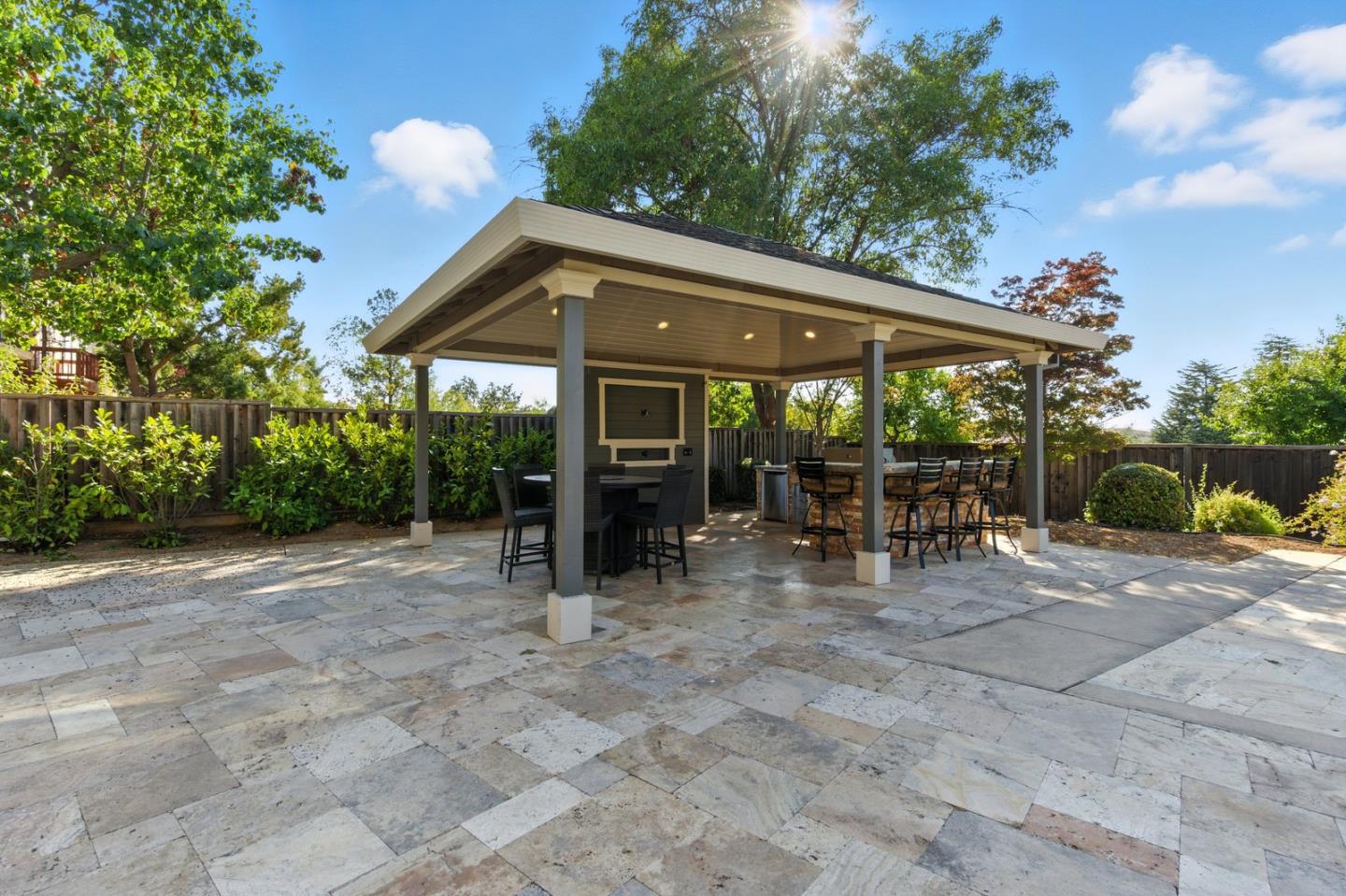 3165 Meadowlands Lane