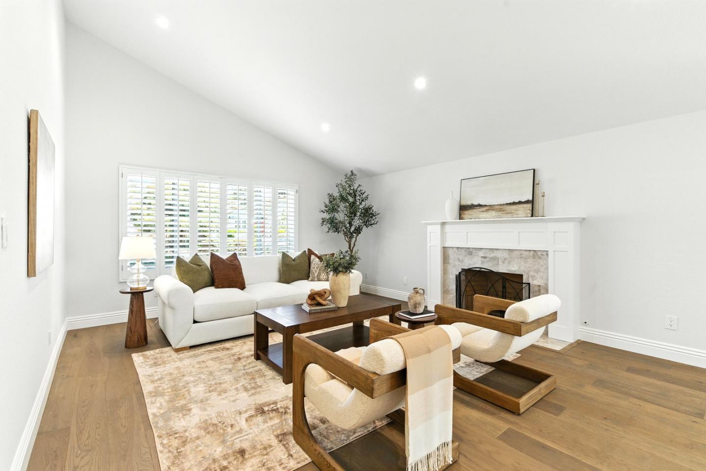 3165 Meadowlands Lane