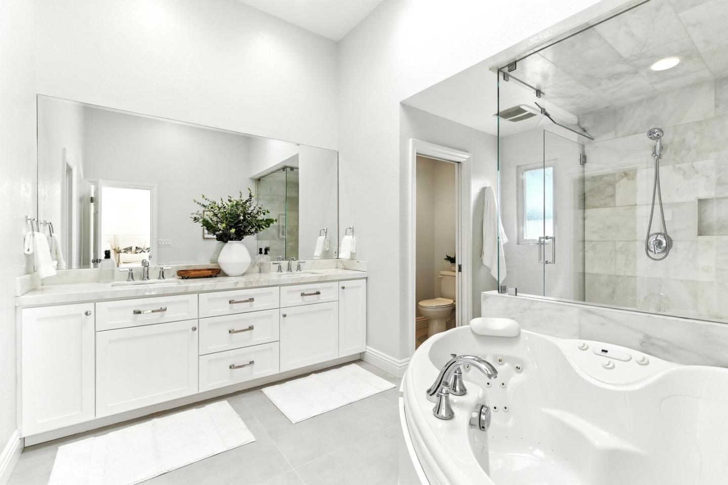 3165 Meadowlands Lane