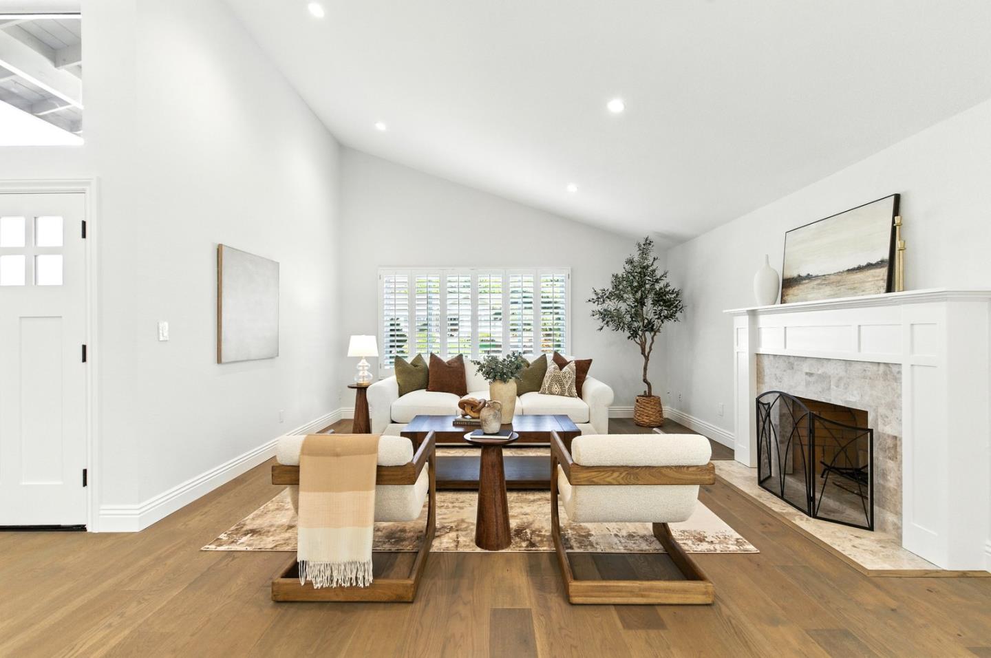 3165 Meadowlands Lane