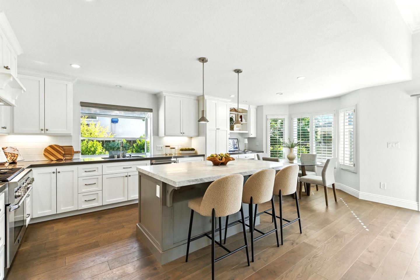 3165 Meadowlands Lane
