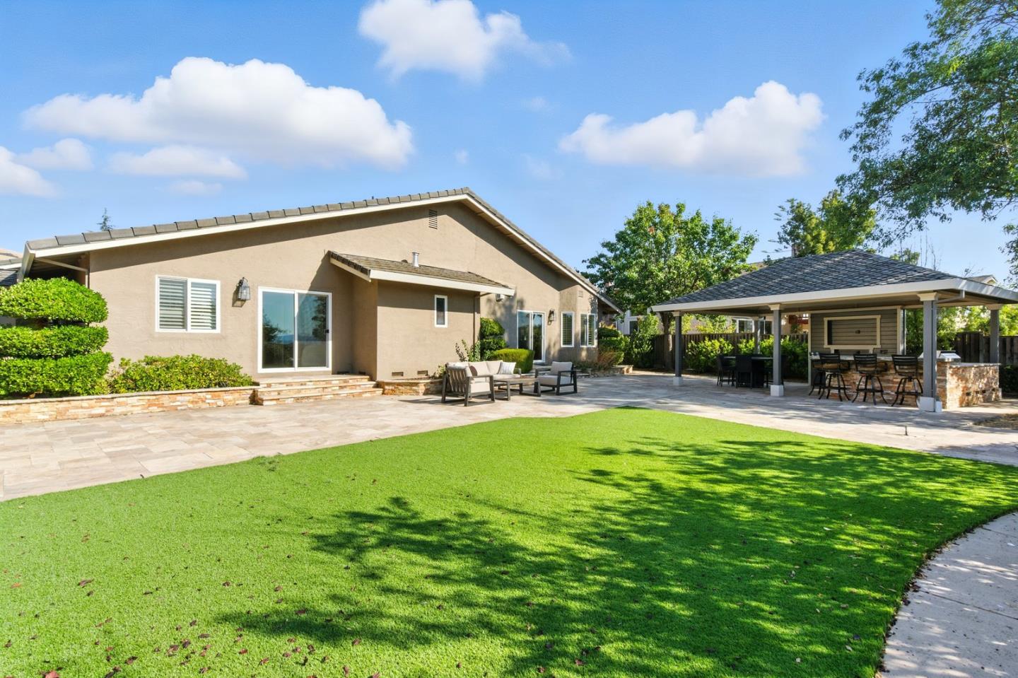3165 Meadowlands Lane