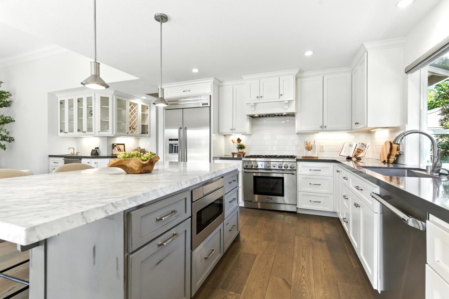 3165 Meadowlands Lane